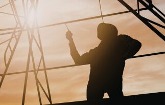 Expunerea UV: de ce protecția solară este parte din protecția muncii